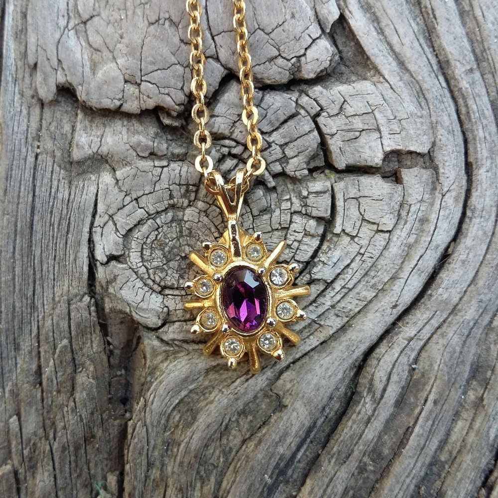 Gold toned necklace